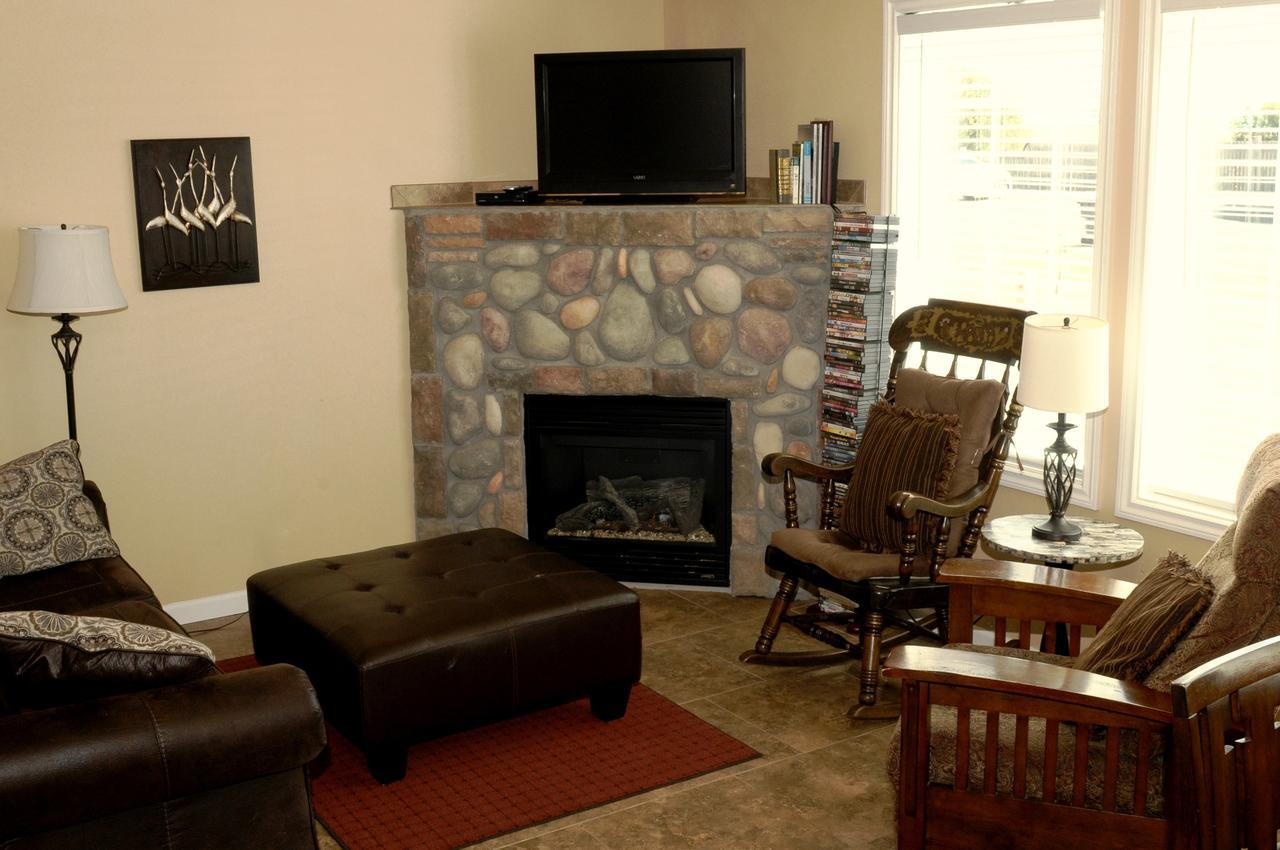 Collins Inn & Seaside Cottages (Adults Only) Ocean Shores Buitenkant foto