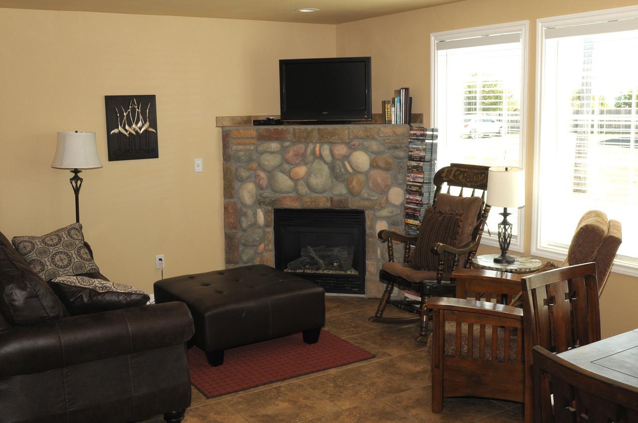Collins Inn & Seaside Cottages (Adults Only) Ocean Shores Buitenkant foto