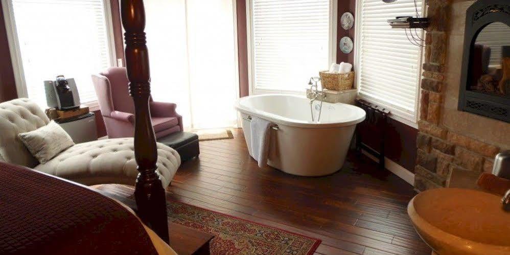 Collins Inn & Seaside Cottages (Adults Only) Ocean Shores Buitenkant foto