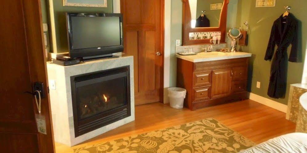 Collins Inn & Seaside Cottages (Adults Only) Ocean Shores Buitenkant foto