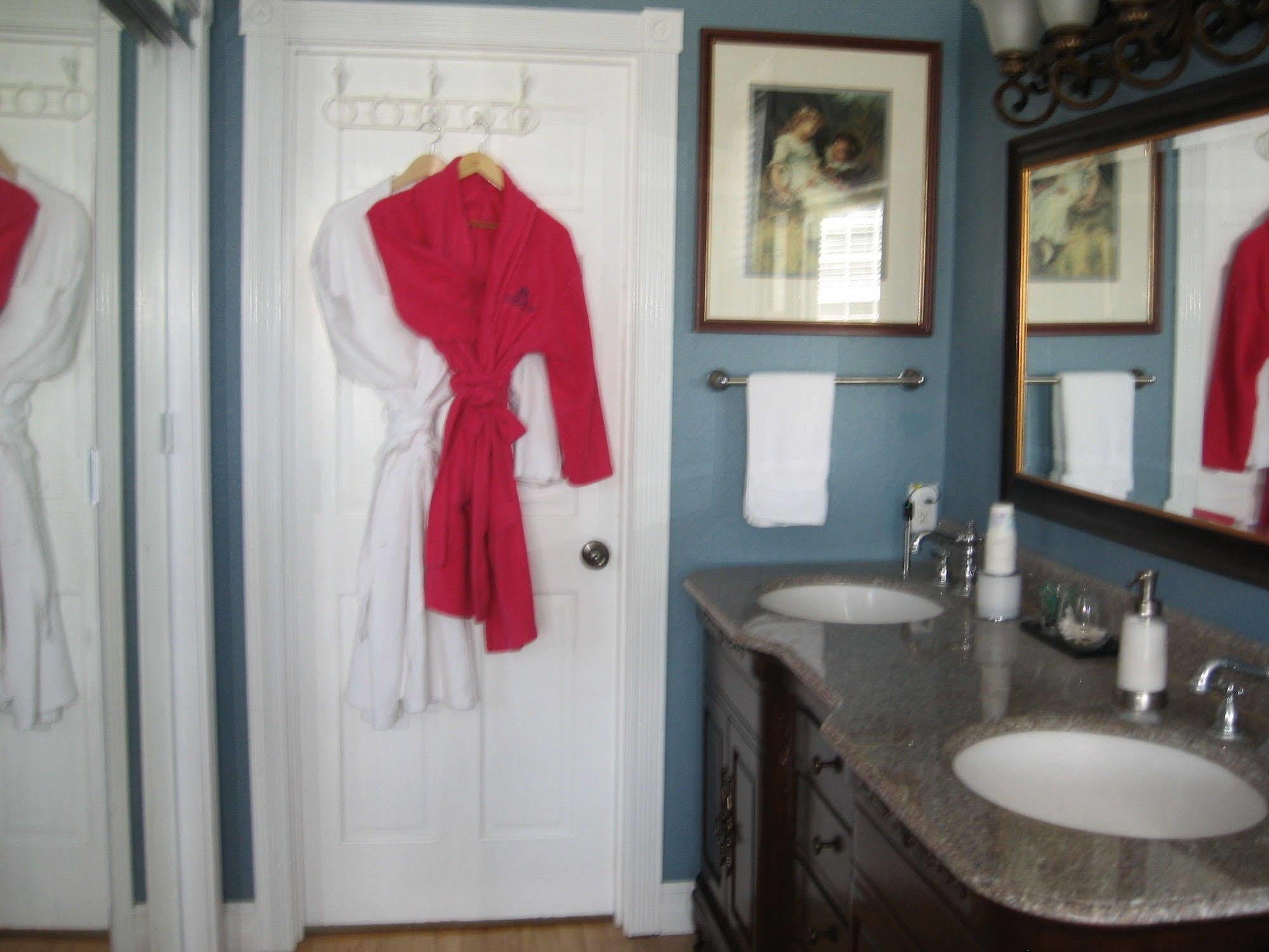 Collins Inn & Seaside Cottages (Adults Only) Ocean Shores Buitenkant foto