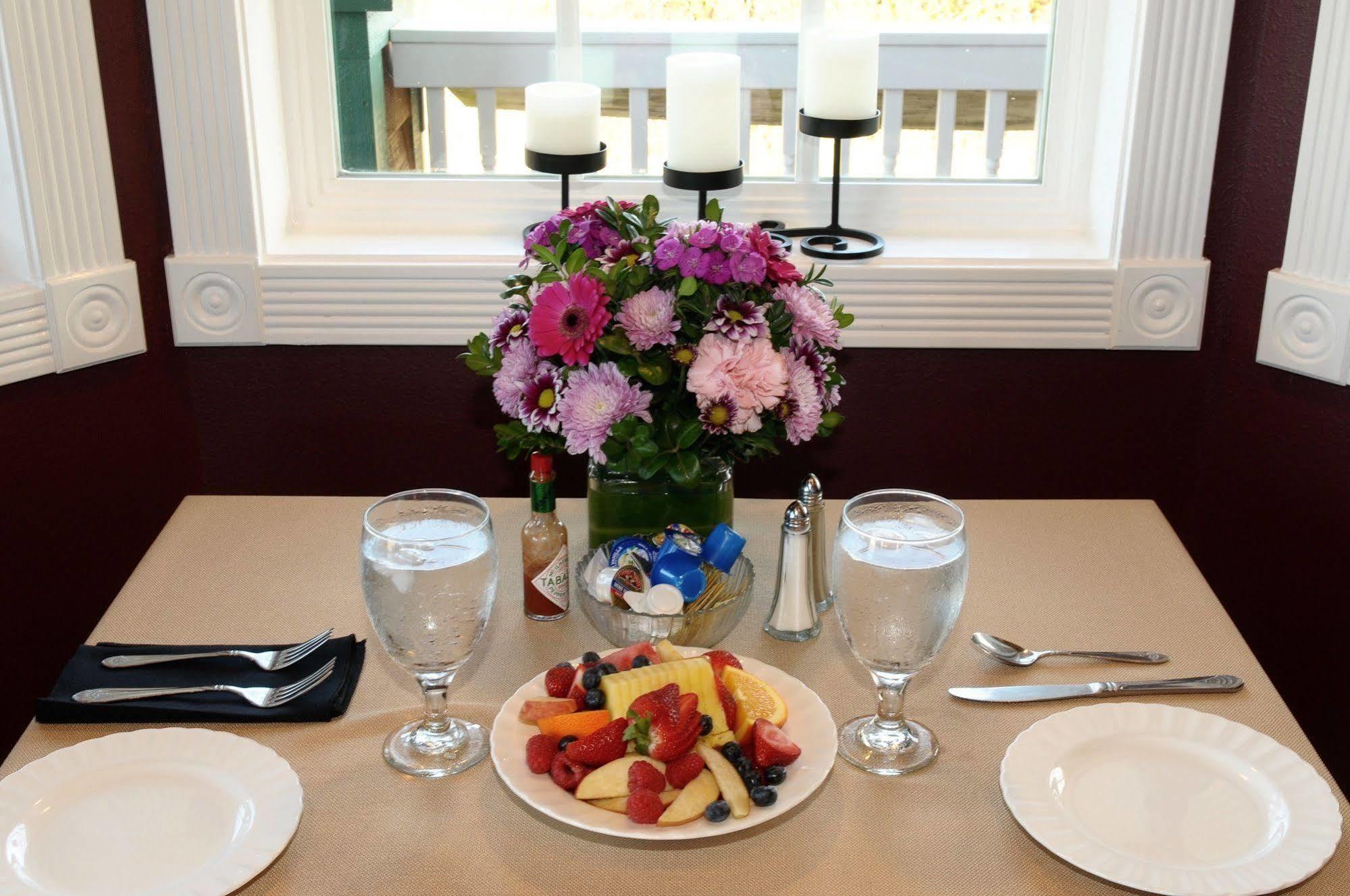 Collins Inn & Seaside Cottages (Adults Only) Ocean Shores Buitenkant foto
