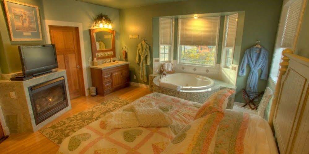 Collins Inn & Seaside Cottages (Adults Only) Ocean Shores Buitenkant foto